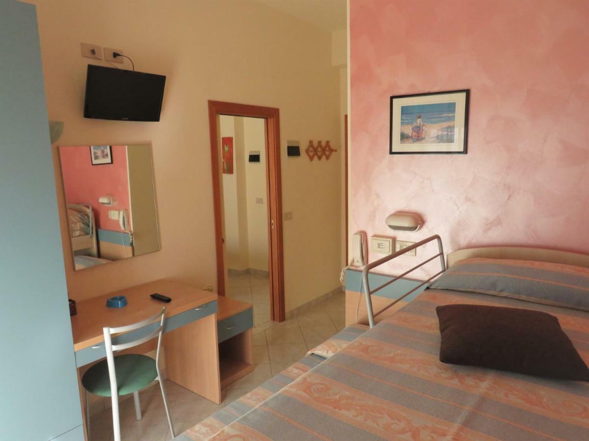 Hotel Solidea Rimini Exteriör bild